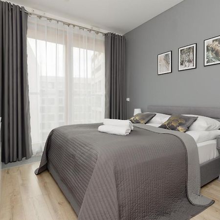 Cozy Apartments With Parking In The 19Th District By Noclegi Renters Varsovie Extérieur photo