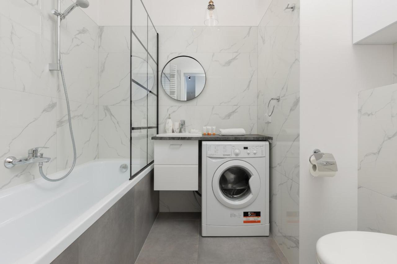 Cozy Apartments With Parking In The 19Th District By Noclegi Renters Varsovie Extérieur photo