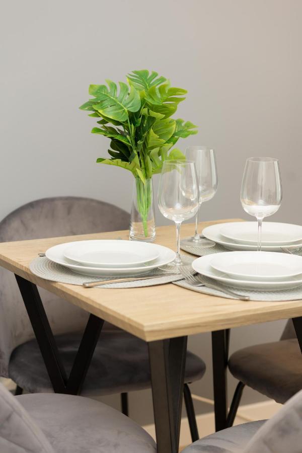 Cozy Apartments With Parking In The 19Th District By Noclegi Renters Varsovie Extérieur photo