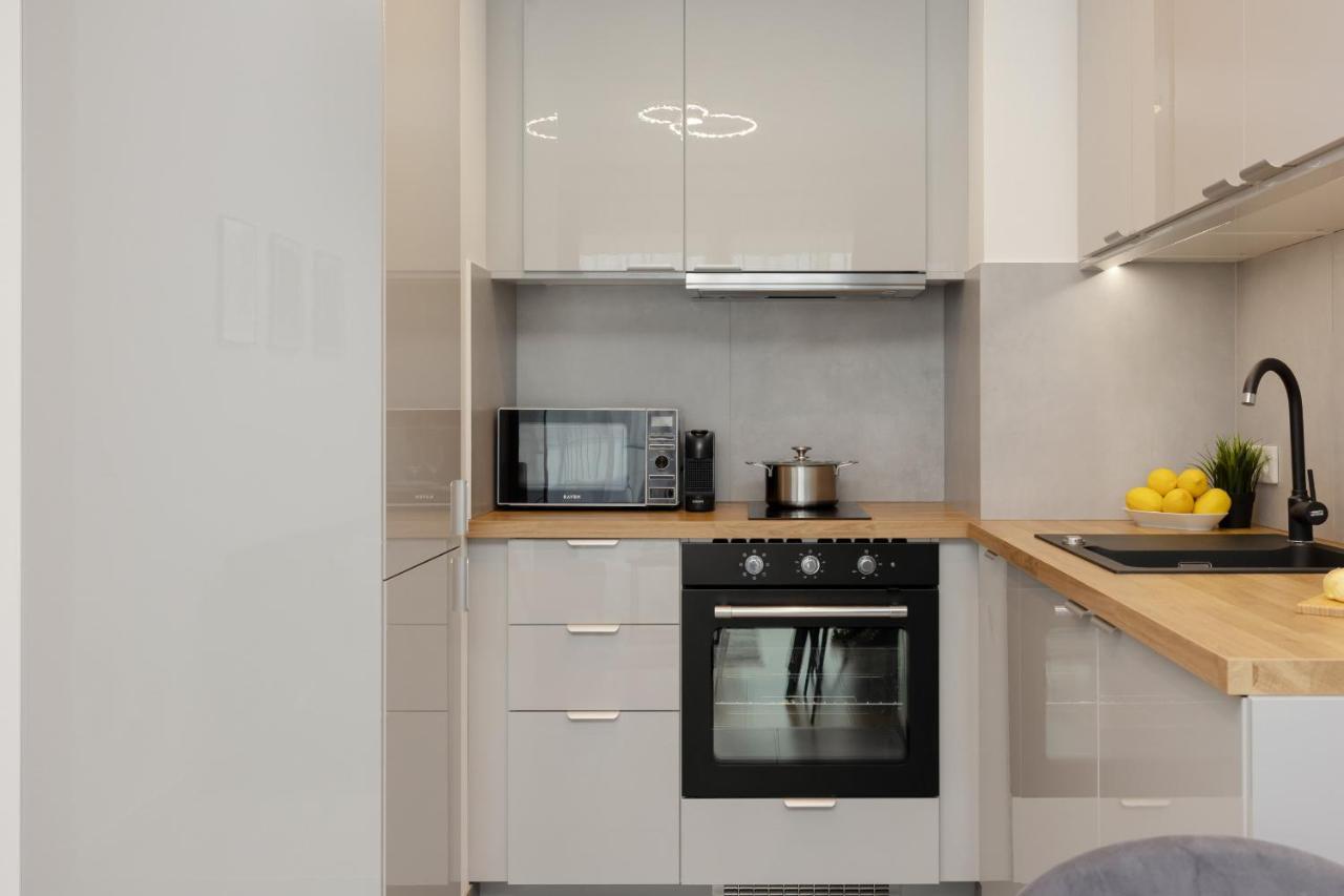 Cozy Apartments With Parking In The 19Th District By Noclegi Renters Varsovie Extérieur photo