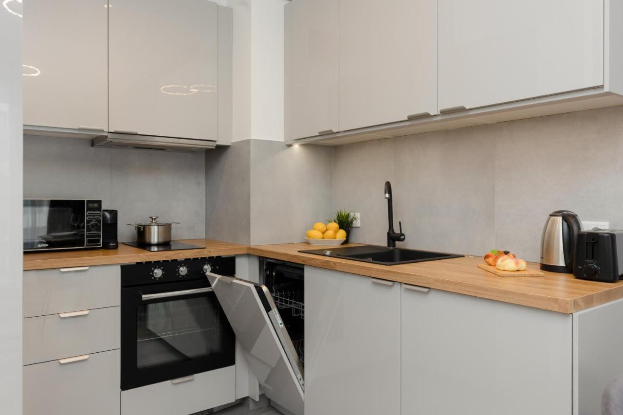 Cozy Apartments With Parking In The 19Th District By Noclegi Renters Varsovie Extérieur photo