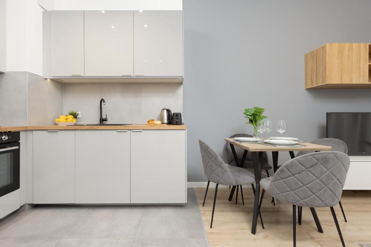Cozy Apartments With Parking In The 19Th District By Noclegi Renters Varsovie Extérieur photo