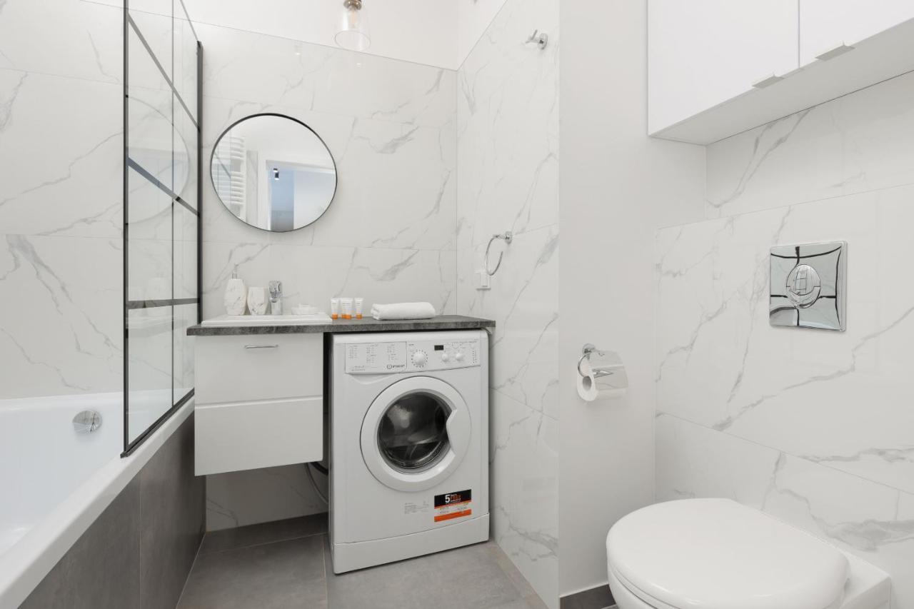 Cozy Apartments With Parking In The 19Th District By Noclegi Renters Varsovie Extérieur photo