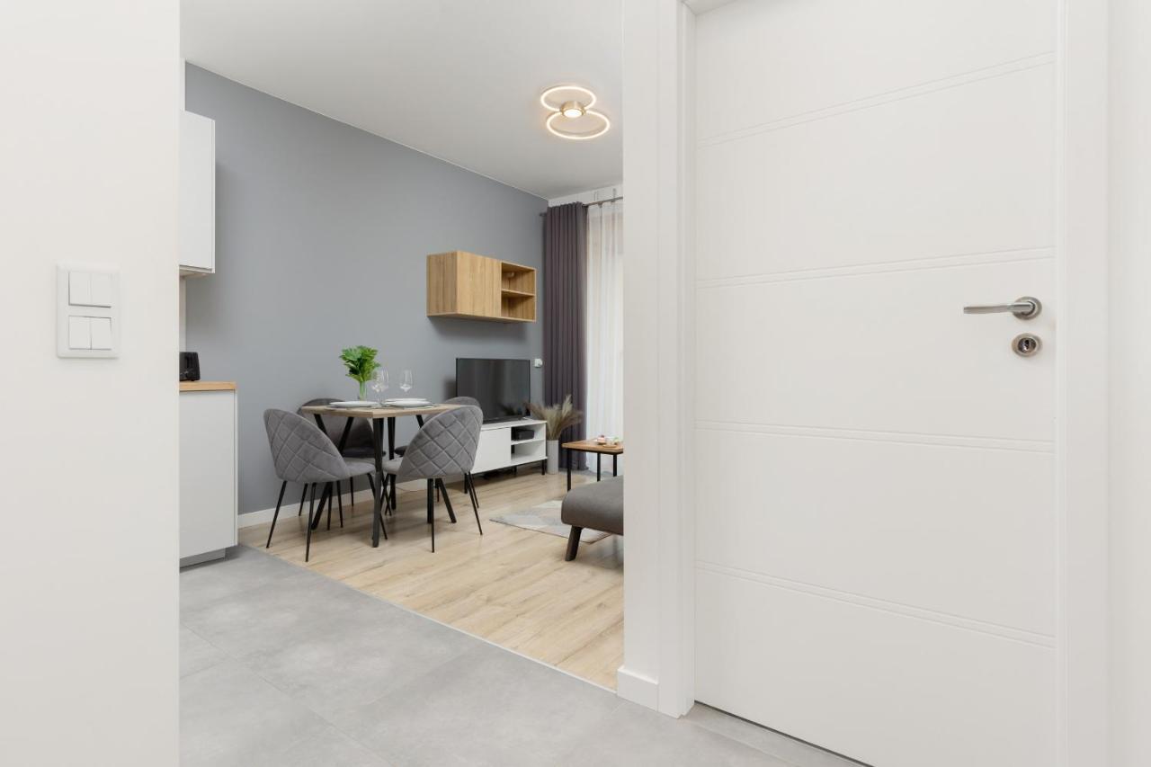Cozy Apartments With Parking In The 19Th District By Noclegi Renters Varsovie Extérieur photo