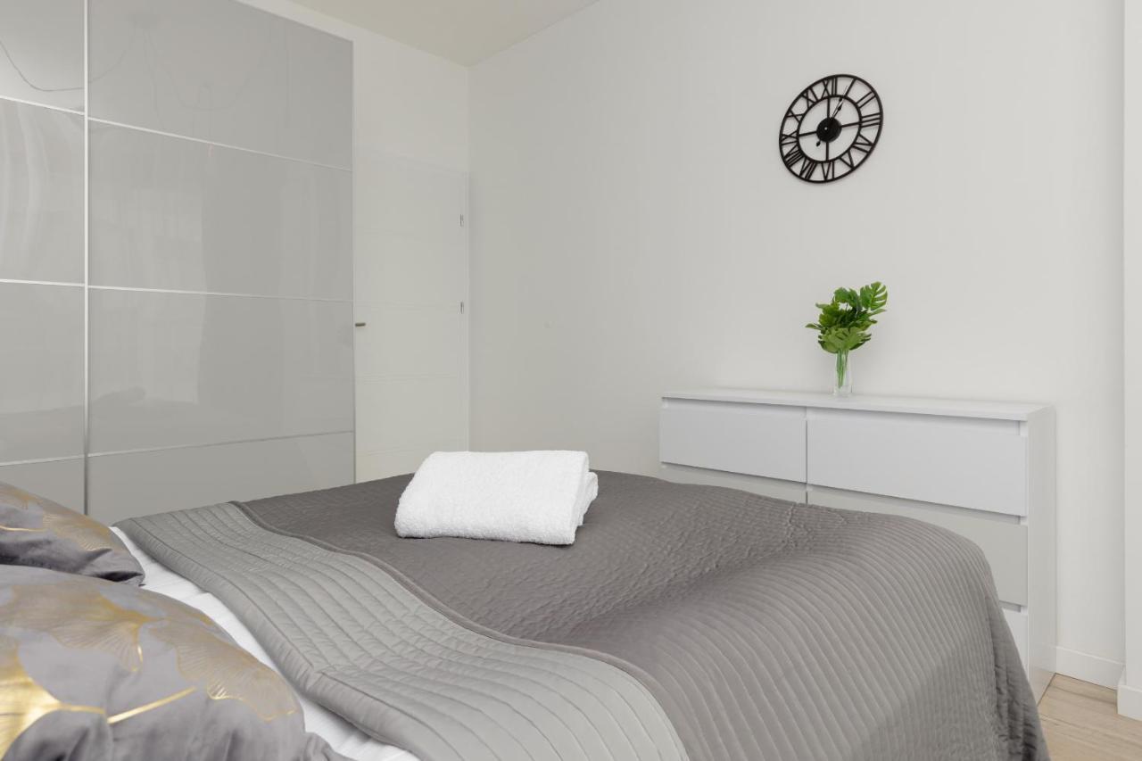 Cozy Apartments With Parking In The 19Th District By Noclegi Renters Varsovie Extérieur photo